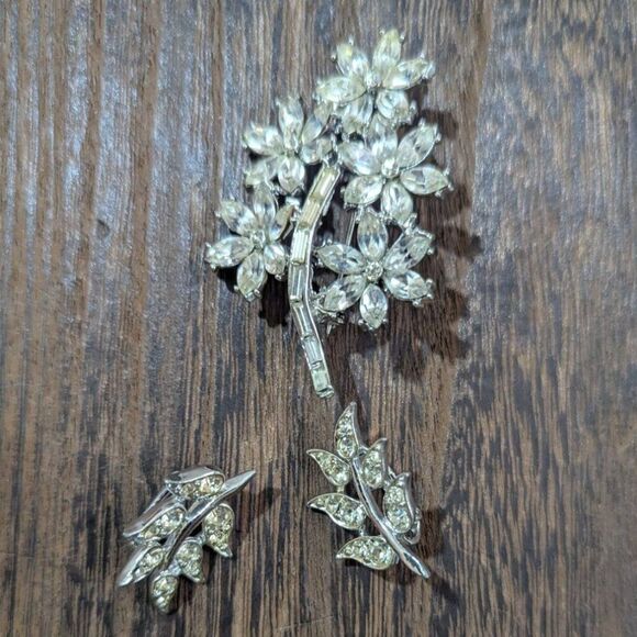 Vintage Sarah Coventry Rhinestone Flower Brooch & Clip-On Earrings Set - Picture 4 of 8